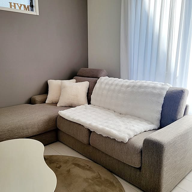 Lounge,ふかふかで気持ちいい,とろみ毛布,毛布,毛布でぬくぬく,クッションカバー,クッションカバー変えました,カウチソファ,ラグ,ラグマット,冬,良い時間を過ごす,心地よい暮らし,スッキリ暮らしたい,アクセントクロス,癒しの時間,建売だけど心地よく,訪問ありがとうございます♡,みなさんに感謝です♡,コメントお気遣いなく♡ suzuの部屋