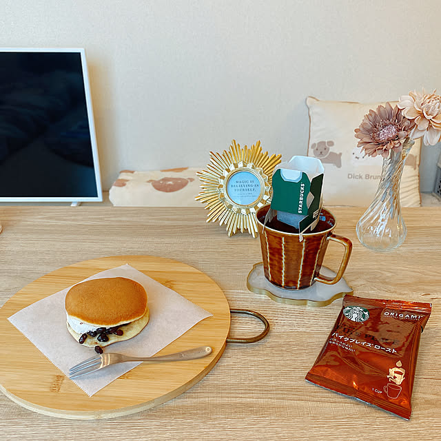 和菓子,スタバ,2021.10.13,パイクプレイス,コーヒーのある暮らし,コーヒータイム,スターバックス,おうちカフェ,ミックスインテリア,木のある暮らし,おうち時間,画像加工無し,シンプルインテリア,フォローすごく嬉しいです♡,木が好き,モニター投稿,シンプルも好き,スッキリさせたい,コメント嬉しいです♡,木のぬくもり,イイネありがとうございます♪,My Desk pippiの部屋