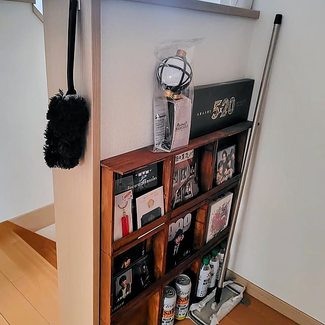 My Shelf,ダイソー,デッドスペース,DIY,嵐,嵐グッズ,隙間収納,DIY家具,DIY 棚,ダイソーリメイク,DIY棚,隙間収納棚,ダイソー雑貨,DAISO雑貨,ダイソーDIY,ダイソースクエアボックス,お掃除グッズコーナー,DIYのある暮らし,DAISO購入品,DAISO商品,DAISOの雑貨,嵐グッズコーナーその3,SixTONESグッズ Ri-の部屋