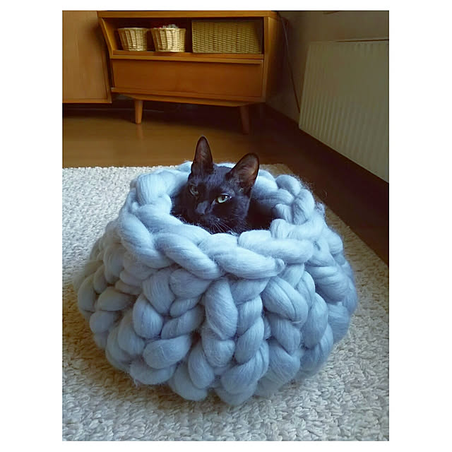 Lounge,ハンドメイド,ねこ,黒猫,極太毛糸,ねこと暮らす。,ねこのいる日常,チャンキーニット,チャンキーヤーン,猫ベッド,猫ベッド手作り,unico,unico TVボード,unico サイドボード,メリノウール,メリノウール100% kosatoの部屋