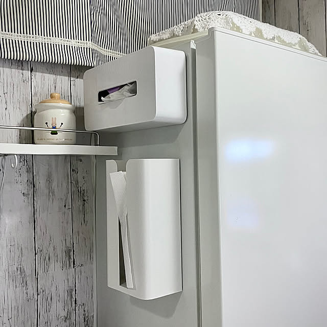 冷蔵庫にペタリ,ティシュカバーホルダー,キッチンペーパーホルダー,マンション一階角部屋庭付き,見て頂きありがとうございます⑅︎◡̈︎*,Kitchen YuuKoの部屋