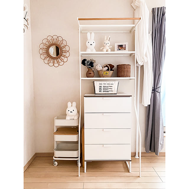 ダイソー,salut!,山崎実業,Instagram⋆aym.224,インテリア,収納,DIY,シンプル,見せる収納,暮らし,ベッドサイド,ホワイトインテリア,IKEA,miffy,イケア,うさこちゃん,ミッフィー,アートのある暮らし,アート,Bedroom aym.224の部屋