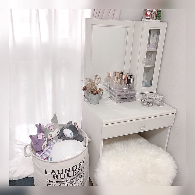 ポカポカ日当たり最高,二人暮らし,白が好き♡,ぬいぐるみが多すぎる,ドレッサー周辺,ドレッサー,女の子のお部屋,寝室,賃貸インテリア,みなさんの素敵なお部屋憧れます,2DK,冬仕様,女の子のインテリア,ニトリ,3COINS,ホワイトインテリア,Bedroom,ぬいぐるみ収納 tina_sa_0の部屋