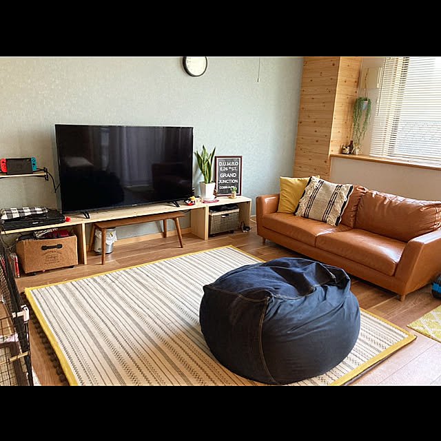 テレビボードDIY,テレビボード,ペンキ塗り,マンション暮らし,100均,DIY,マンション,ブルーグレーの壁,ブルーグレー,クッションフロア,木目調,リメイクシート,テレビ周り,ソファ,Lounge Rの部屋