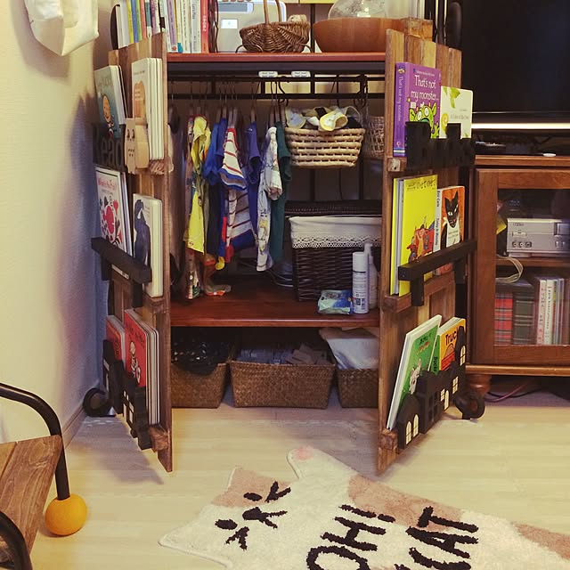 My Shelf,子どもと暮らす,絵本棚DIY,すのこ本棚,家型,DIY,赤ちゃんのいる暮らし,絵本,キッズコーナー,キッズスペース,クローゼット収納,赤ちゃんのいる部屋,絵本収納 akatukiyukiの部屋