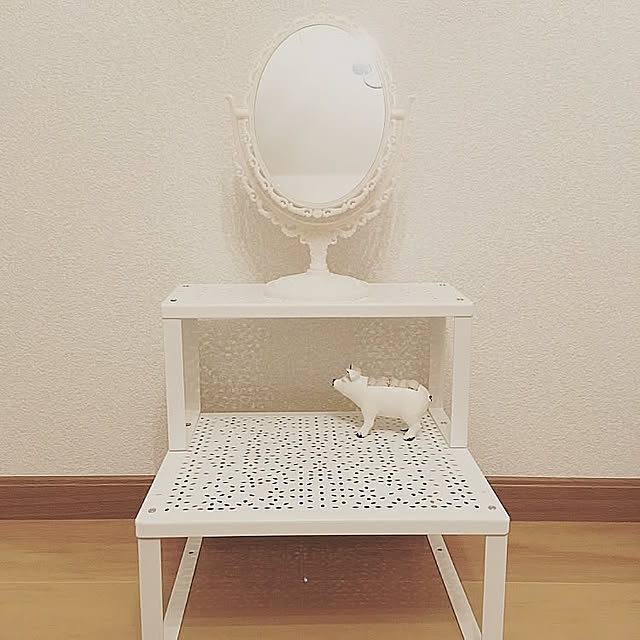 Lounge,ドレッサー,ドレッサーもどき,ドレッサーのつもり,鏡,IKEA,AWESOME STORE,リングホルダー,100均,ダイソー hiyollieの部屋