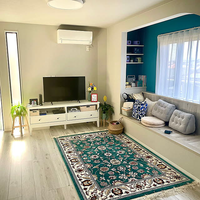 Lounge,IKEA,白い床,北欧,フェイクグリーン,ロールスクリーン,レースカーテン,白いインテリア,オーデリック,トルコ絨毯,アクセントクロス ブルー,ライトグレーの壁紙,フェイカIKEA syam18の部屋