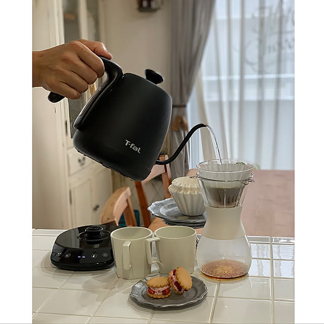ティータイム,温度コントロールタイプ,ティファール,おうちカフェ,電気ケトル,ディスプレイコントロール1.0L,キッチンからの眺め,カップボード,三重在住です,RC三重,アンティークのある暮らし,おうち時間,ティエール1.5L,カフェコントロール1.0L,insta→marmalade_32,ダイニングテーブル,心地良い暮らし marmaladeの部屋