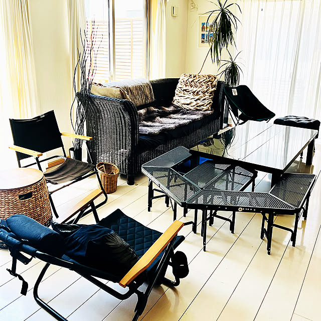 Lounge,ブラックインテリア,ラタンのある暮らし,ラタンのソファー,WAQ,コールマン,ローバーチェア,キャンプインテリア,キャンプギア,男前インテリア,子供と暮らす家,子育て中,ソファーのある暮らし,ヘキサテーブル,山善 sagocchiの部屋