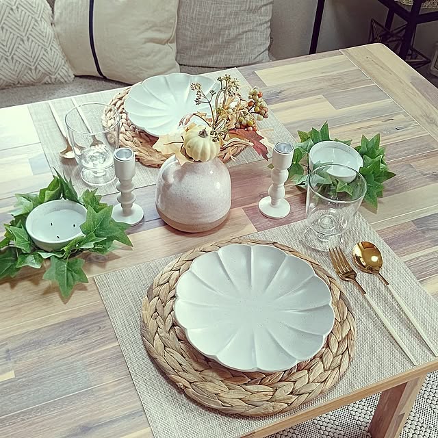 Lounge,ナチュラル素材,観葉植物,ナチュラル,IKEA,雑貨,カボチャ,一人暮らし,ニトリ,3COINS,賃貸,秋,Daiso,seria,海外風インテリア,ひとり暮らし,autumn,fall decoration,賃貸インテリア,プチプラインテリア,クチポール風,テーブルスケープ,カトラリー,手作りキャンドル megunyの部屋