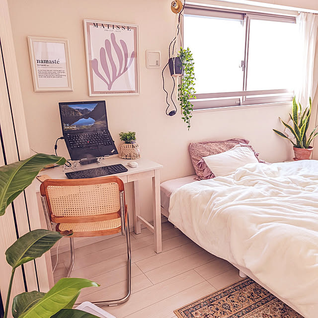Bedroom,ワークスペース,間接照明,アートのある暮らし,RoomClipショッピング,チェスカチェア,おうち見直しキャンペーン,観葉植物,白い部屋,GREENのある暮らし,フェイクグリーン Libraの部屋
