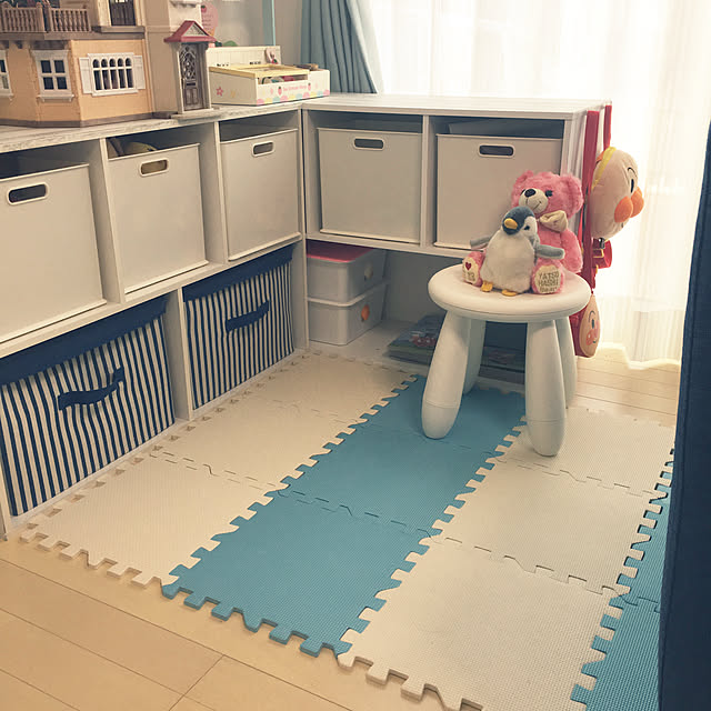 Bedroom,キッズコーナー,キッズチェア,リビングキッズスペース,シルバニアファミリー,オモチャ収納,キッズスペース,カラボ収納,カラボリメイク,ベッド周りではありません,ホワイトとブルー,皆さんいつもありがとう♡,ニトリ,ホワイト×ブルー,白と青が好き,爽やか,IKEA,ニトリ インボックス maahoの部屋