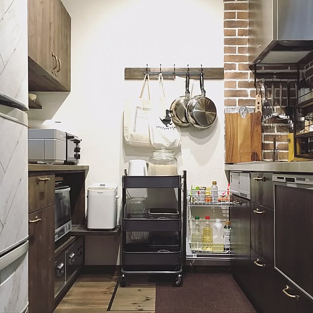 Kitchen,山善収納部,漆喰壁,ヴィンテージシック,収納見直し中,ダイソー,インスタと同じpic,ヴィンテージ,IKEA,ig→handmade_capel,塩系インテリアの会,キッチンワゴン,収納,無垢材,タイセイホーム♡,いなざうるす屋さん,無印良品,RC高知支部,買ってよかったモノ,ヘリンボーン,冷蔵庫,ダイソーリメイクシート,100均,冷蔵庫リメイク,RÅSKOG capelの部屋