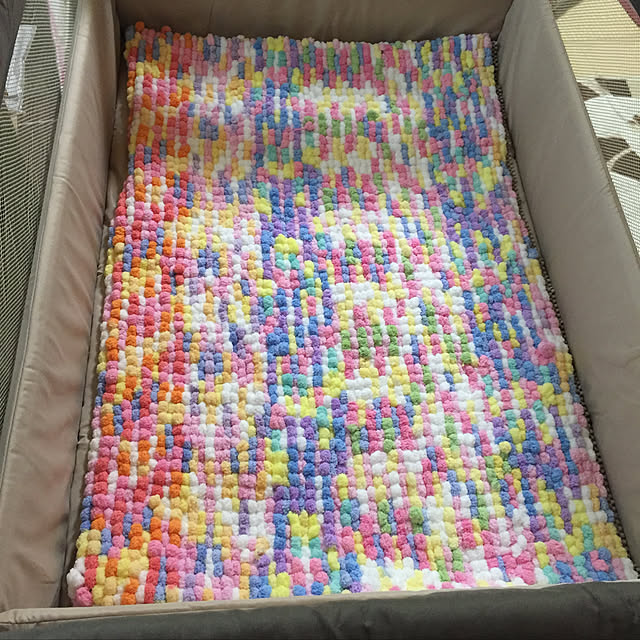Bedroom,ベビーベッドまわり,あかちゃんのいる家,ハンドメイド,ココネル,編み物,ポンポンマット,ベビーベッド,毛糸,滑り止めシート,100均,ダイソー mihhyの部屋