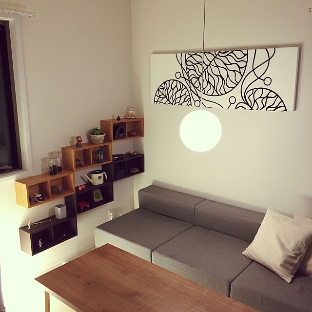 Lounge,壁に付けられる家具,マリメッコファブリックパネル,照明,無印良品,ソファ,雑貨,IKEA tyariの部屋