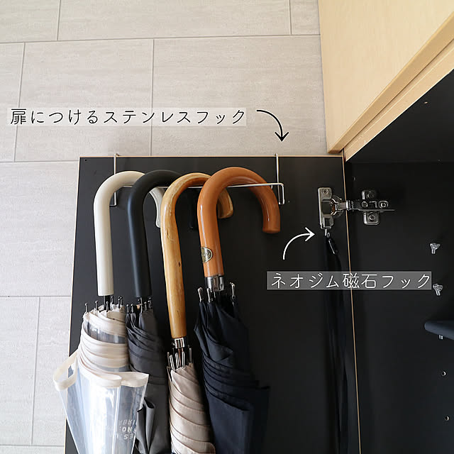 Entrance,空間活用,整理収納,すっきり暮らす,石目調クロス,傘収納,玄関収納,靴箱収納,ファイルボックス,無印良品,収納アイデア,整理整頓,フック収納,ひっかけ収納,デッドスペース,隙間収納,シンプル,扉裏収納,シンプルモダン,シンプルインテリア,グレージュインテリア tomoccoの部屋
