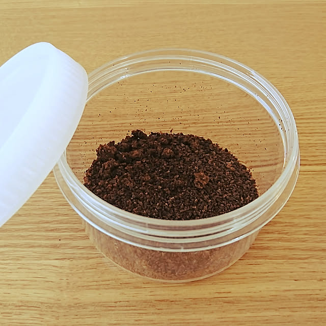 Kitchen,コーヒーかすの消臭剤,タッパー,生活の知恵,ケチケチかぁさんの悪あがき,再利用できるものは使う,情報屋 ToReTaRiの部屋