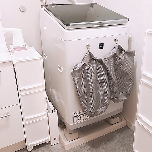 シャープ洗濯機,シャーププラズマクラスター洗濯機,強力マグネットフック,強力マグネット,100均,ランドリーネット,洗濯ネット掛け,洗濯ネット,Can☆Do,キャンドゥ,ランドリー,洗面スペース,Bathroom,5LDK 家族,5LDK,脱衣所,重歩行用シート,長尺シート saahannの部屋