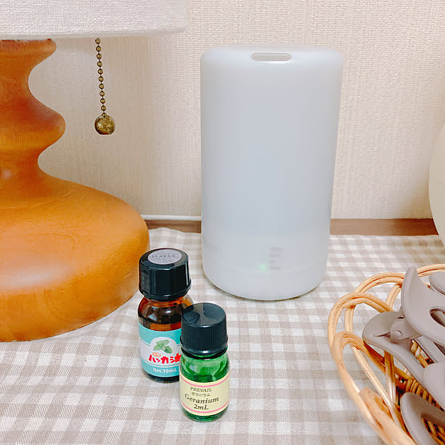 リラックスタイム,リラックス,安眠,RoomClipショッピング,ハッカ油,香りのある暮らし,ブレンド,アロマのある暮らし,アロマオイル,アロマディフューザー,ネット通販,寝室,狭い部屋,実家,ナチュラルインテリア,四畳半,実家暮らし,狭くてもあきらめない,ブラウンインテリア,間接照明,ベッドサイド,チェストの上,ナチュラル素材,かご・バスケット george.biscuitの部屋