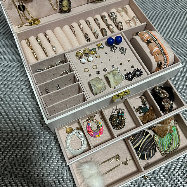 アクセサリーディスプレイ,ジュエリーボックス,アクセサリー収納,コスメワゴン,コスメボックス,コスメ収納,雑貨,DIY,ホワイトインテリア,大理石調インテリアシート,楽天購入品,ダイソー,100均,ニトリ,SHEIN購入品,セリア,My Shelf Natsumiの部屋