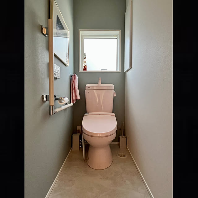 INAXのトイレ,LIXILトイレ,グレーのクロス,グレーの壁,アメージュZ,ピンクのトイレ便座,ピンクのトイレ,くすみカラー,Bathroom tamabaka1971の部屋