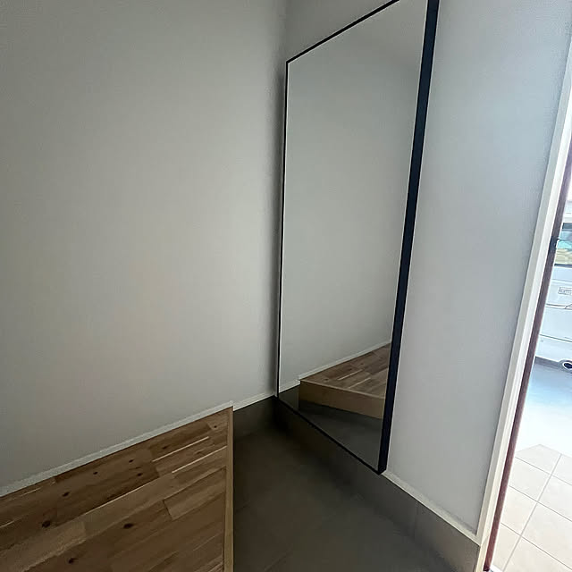 Entrance,IKEAの鏡,無垢床,建売住宅,戸建て,住み替え,自由設計のおうち,無垢床アカシア k.m.kの部屋