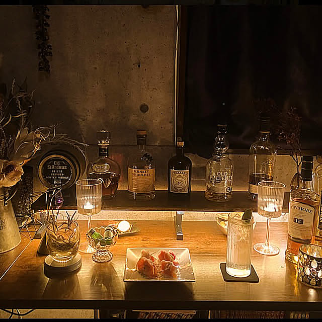 My Desk,ホームバー,お酒,BAR風,ドライフラワー,男前インテリア,癒し,カウンター,ごちゃごちゃ,コンクリート風壁紙,アロマキャンドル ramuの部屋