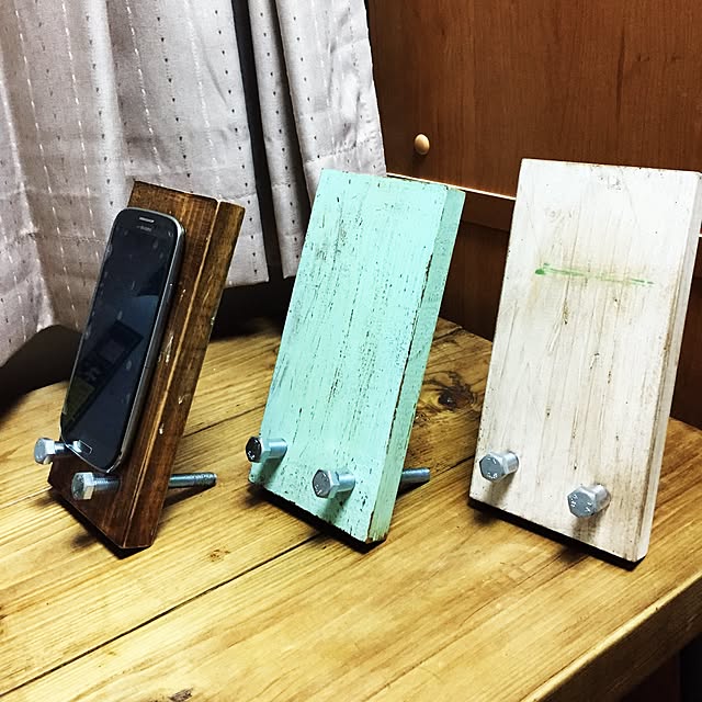 My Desk,ハンドメイド,雑貨,SPF材,ホームセンターの材料,DIY,スマホスタンドdiy,ブライワックス Yukiの部屋