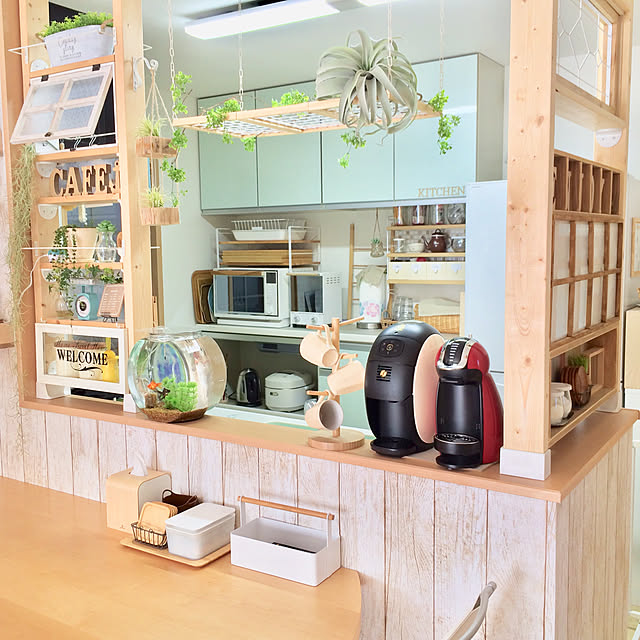 Kitchen,フェイクグリーン,ハンギングラック,ハンギング,カフェコーナー,100均リメイク,100均,リメイク,DIY,ディアウォール,キッチンカウンター,RoomClipドラマ化,北欧,ナチュラル,北欧ナチュラル,水槽,金魚,太鼓鉢,金魚鉢,金魚水槽,アクアリウム,カフェ風,ドルチェグスト,バリスタ miyuの部屋