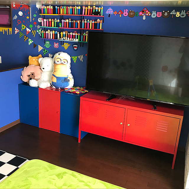 キャビネット,青 壁紙,セリア,PEZ,ペッツ,テレビボード,リメイク,カラフル好き,ポップ,カラフル ポップ,カラフル,派手好き,DIY,pop,カラフル化計画,カッティングシート,IKEA,カッティングシート DIY,Lounge nonaso113の部屋