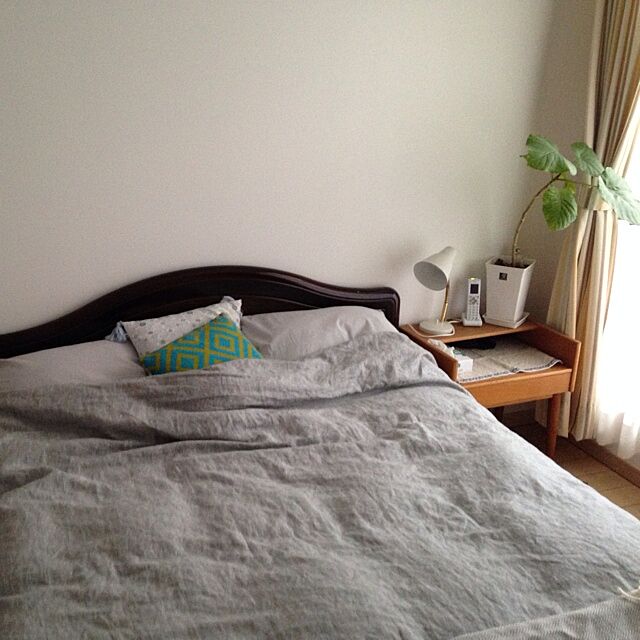 Bedroom,無印良品のベッドカバー,IKEA,ナイトテーブル,カメラマーク出現につき mamikkuの部屋
