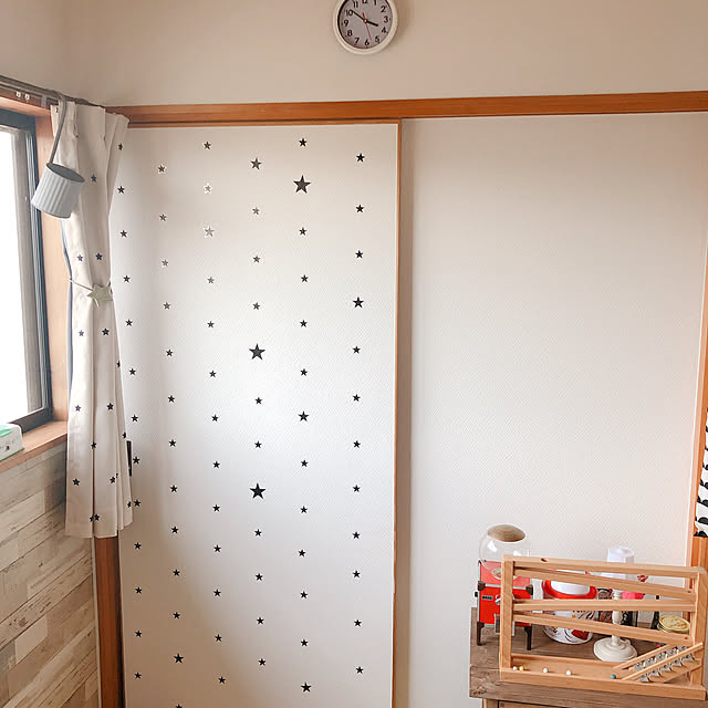 星好き,ウォールステッカー,元和室,元和室の子供部屋,和室を洋室に ,引き戸,引き戸リメイク,子供部屋,建売住宅,息子部屋,子ども部屋,4.5畳,キッズルーム,狭小住宅,中古住宅,Daiso,100均,Entrance cocoa1031の部屋