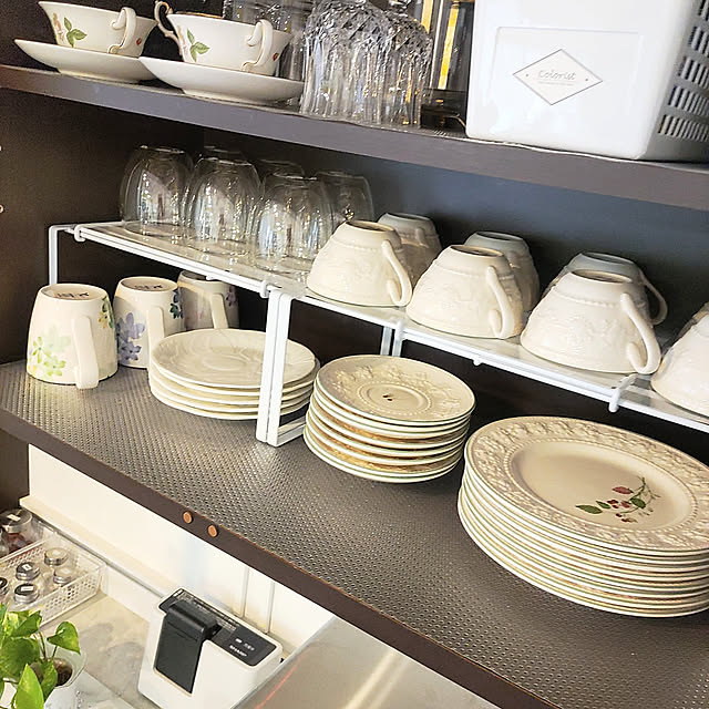 Kitchen,キッチン収納,マンション暮らし,コーヒーカップ,ソーサー,ボダムダブルウォールグラス,カップボード,伸縮ラック,ウェッジウッド フェスティビティ,ウェッジウッド ワイルドストロベリー,食器棚,食器収納,ノリタケマグカップ,ニトリ抗菌滑り止めシート,洋食器,整理収納,カップ&ソーサー love1017の部屋