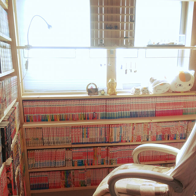 My Shelf,旦那部屋,娘達のマンガ置き場,回転椅子,2×4材,1×4材,ディアウォール DIY,本棚DIY,棚DIＹ,セリア kazuの部屋