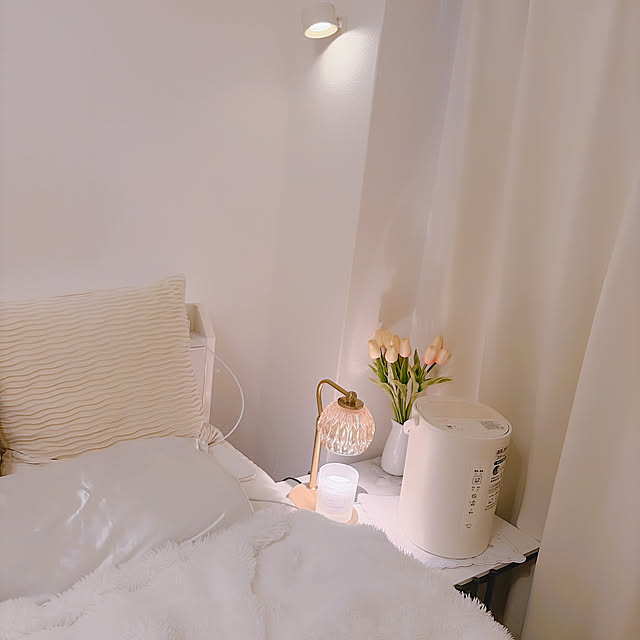 Bedroom,キャンドルウォーマー,造花ブーケ,一人暮らし yhr__hhの部屋