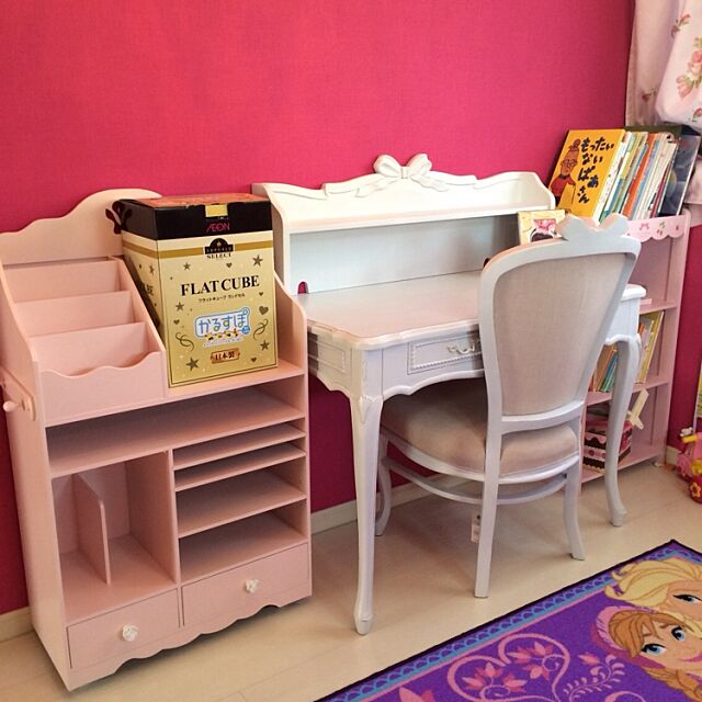 My Desk,ピンクの壁,ランドセルラック,クラシカルデスク peach-houseの部屋