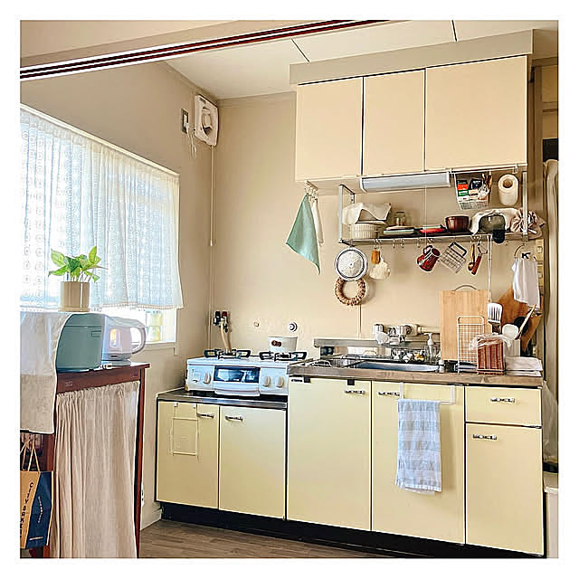 Kitchen,わが家のキッチン,ナチュラル,キッチン,団地,賃貸,団地キッチン,日当たり良好,築50年以上,団地 賃貸,団地住まい,穏やかな暮らし,心地よい暮らし,団地暮らし,お気に入りに囲まれた暮らし,丁寧な暮らしを心がけて,団地暮らしを楽しむ,ゆるく、のんびり Hicchomuの部屋