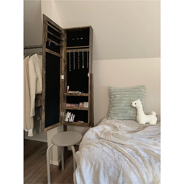 Bedroom,ミラー,アクセサリー収納,鏡裏収納,姿見,全身鏡,中学生部屋,女の子部屋,子供部屋 Dublingoの部屋