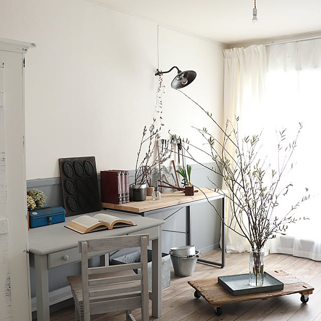 My Desk,デスク,ナチュラルインテリア,シンプルインテリア,漆喰壁DIY,グリーンのある暮らし,男子部屋,アイアン家具,レトロ照明,ペイント家具,ペイント壁,ぶりきバケツ,古道具×GREEN shioyachika39の部屋