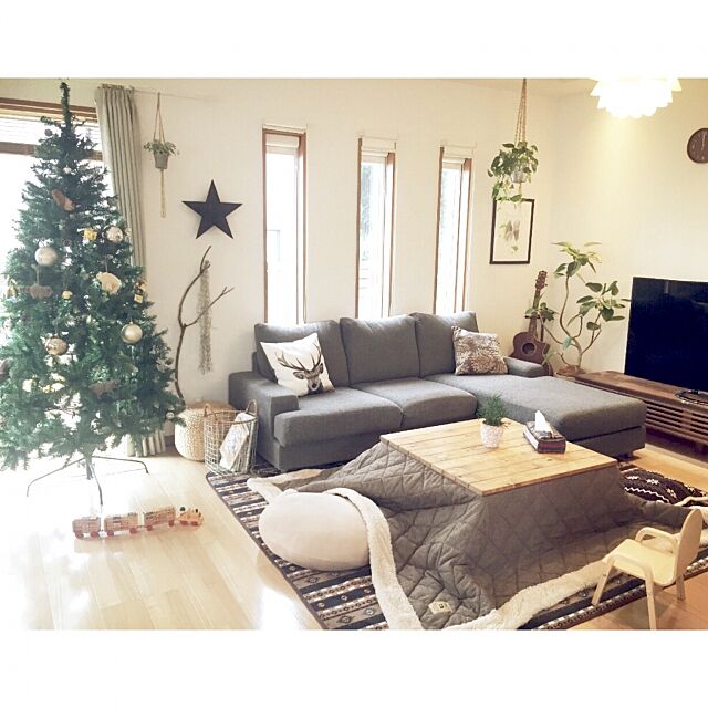 Lounge,こたつ天板DIY,クリスマスツリー,鹿さん,もちもちクッション,ニトリ,ニトリのクッションカバー nekomusumeの部屋