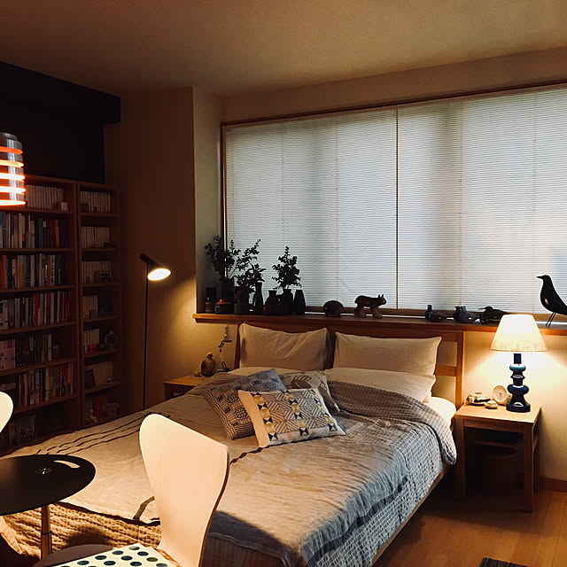 Bedroom,花器,リトルフレンド,セブンチェア,アルネ・ヤコブセン,AJフロアランプ,ホルムガード,マンション,塗り壁,ポセイドン,北欧モダン,無印良品,オイバ・トイッカ yurinの部屋