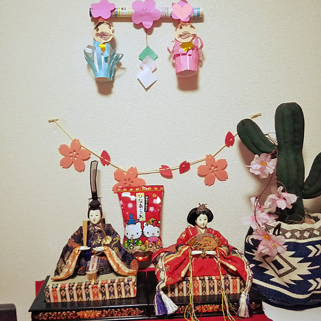 My Shelf,ひな祭り,男前も可愛いも好き,こどもと暮らす。,AWESOME STORE,フェルトガーランド,娘の作品,AwesomeStore,ニトリ,サボテンドアストッパー,年代物,ひなあられ,カラーボックスリメイク Yurieの部屋