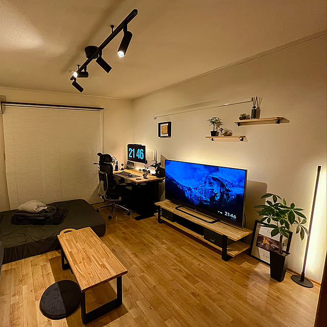 デスクスペース,ナチュラルモダンインテリア,観葉植物,ナチュラルモダン,在宅ワーク,楽天ルームに載せてます,ナチュラル,ワーキングスペース,1k8畳,FlexiSpot,DIY,読書スペース,楽天ルームはプロフィールから,flexispotのある暮らし,一人暮らし,1K 1人暮らし,リモートワーク,COFO Chair Premium,フェイクグリーン,シンプルインテリア,かなでもの,COFOのある暮らし,ダイソー,セリア,かなでもののある暮らし,ニトリ,山崎実業 tower,100均,Overview shimon_421_の部屋