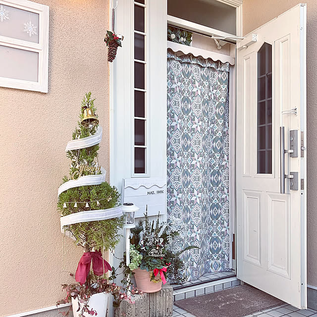 Entrance,寒さ対策,観葉植物,ナチュラル,グリーン,壁,シンプル,ホワイトインテリア,冬,冬支度,LIXIL,シンプルインテリア,冬の準備,暮らしのひとコマ,庭,雑貨,飾り棚,ディスプレイ,手作り,北欧,プランター,クリスマス,植木,デコ窓DIY,カーテンボックスDIY,カーテン,ハンドメイド tararaの部屋