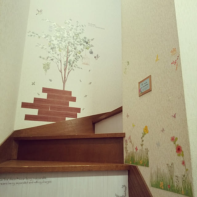 On Walls,100均大好き,すっきり暮らしたい,見てくださってありがとうございます,古い家でも楽しく♪,いいね、コメント ありがとうございます♡,いいね押し逃げごめんなさい(>_<),作るの楽しい♪,プラ段,リメイクシート,セリア,ウォールステッカー,階段リメイク 25Moondropsの部屋