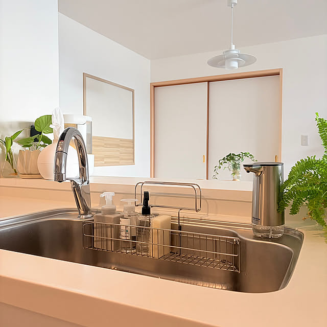 Kitchen,スポンジ置き場,観葉植物,無印良品,IKEA,ダイニング,キッチン棚,リビング,キッチン,北欧,ニトリ,エコカラット,キッチンツール,キッチンカウンター,キッチン雑貨,キッチン収納,キッチン用品,キッチン家電,リフォーム後,リクシル,キッチンインテリア,リフォーム 中古,エコカラットの壁,ハンズフリー水栓,こどものいる暮らし,リフォーム記録,ハンズフリー水柱,こどものいる暮らし。,ハンズフリー浄水 ktumi_roomの部屋
