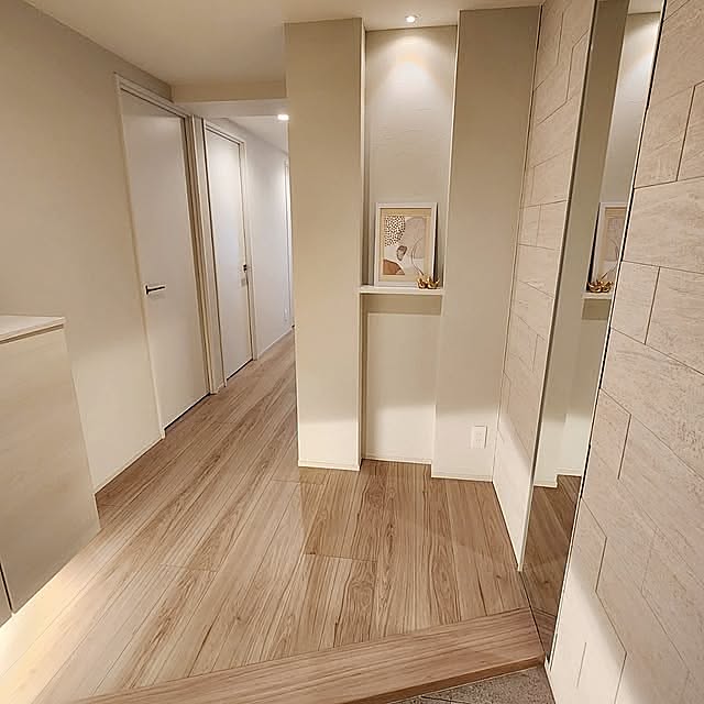 Entrance,玄関,マンション,リノベーション,ホワイトインテリア,シンプルライフ,すっきり暮らしたい,中古マンション,シンプルインテリア,マンション暮らし,フルリノベーション,ベージュインテリア,築古マンション,北欧モダン,3LDK,LIXIL,間接照明,エコカラット,ヴァルスロック,玄関インテリア,Panasonic,玄関ニッチ,余白のある暮らし pinonの部屋
