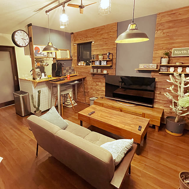 Lounge,観葉植物,時計,DIY,サボテン♡,木のある暮らし,ダルトン好き♡,ぱたぱた時計,ソーダストリーム,アラジンストーブ,hydroflask,バリスタデュオ satatinの部屋