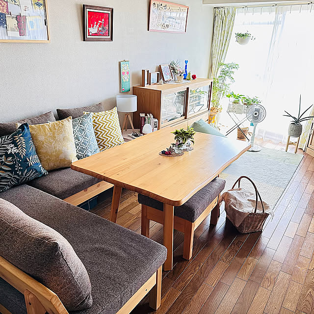 ダイニング,My Desk,縦長リビング,カップボード,癒しの空間,花が好き,みなさんの素敵なインテリアに癒されてます,訪問できなくてごめんなさい(ToT),なかなかコメント出来なくてごめんなさい。,夫婦2人暮らし,マンション暮らし,大好きな物に囲まれて暮らす♡,大切なこと,癒しスペース,リビングダイニングテーブル,手ぬぐい額,ポストカード額装 usagi1201の部屋