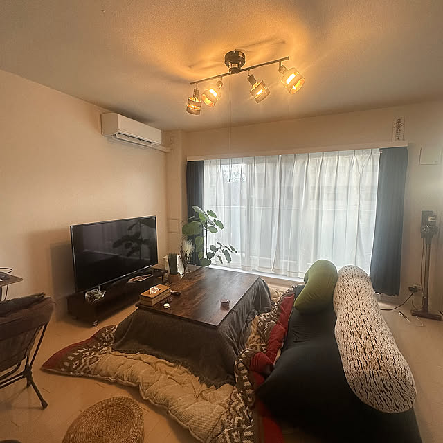 Lounge,こたつ出しました！,こたつのある部屋,Yogiboビーズソファのある部屋,Yogibo,観葉植物,IKEA,雑貨,北欧,100均,照明,3COINS,ソファ Yukaの部屋
